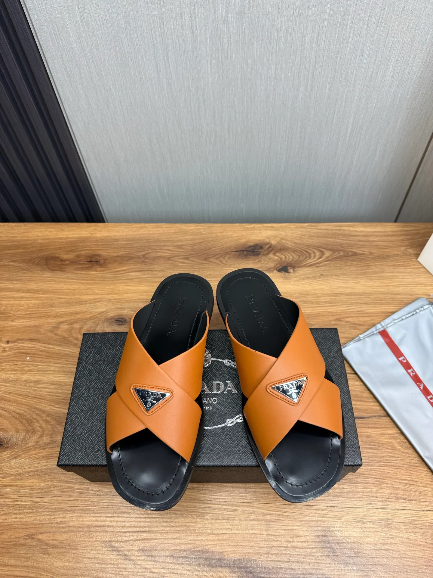 Factory price 340💰 ＰＲＡＤＡPrada - popular men's slippers hot sale 🔥 🩴Official website one to one production 38-45 sizes 45 46 🉑️Customized!